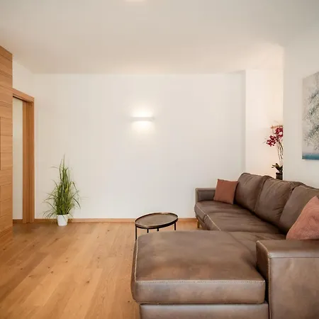 Julia I Ehrenburg * Meran