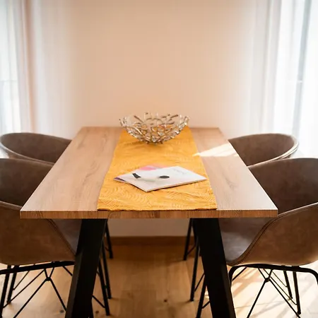 Julia I Ehrenburg * Μεράνο