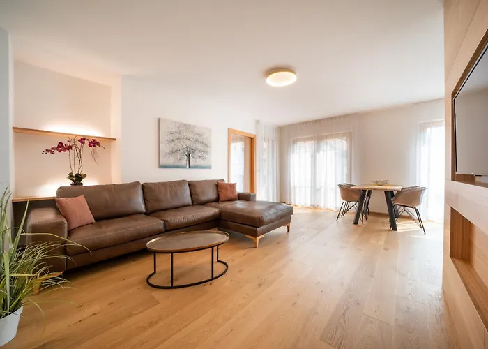 735 Julia I Ehrenburg Apartment