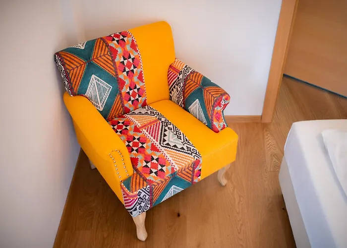 735 Julia I Ehrenburg *