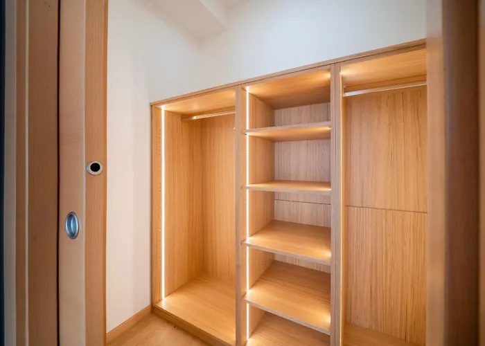 735 Julia I Ehrenburg *