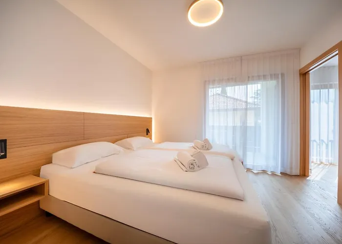 735 Julia I Ehrenburg